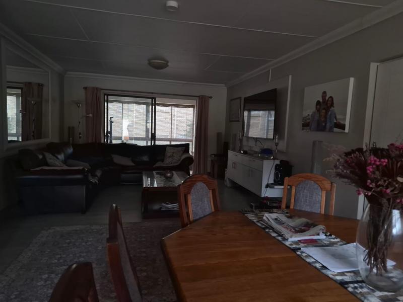 4 Bedroom Property for Sale in Hartenbos Heuwels Western Cape